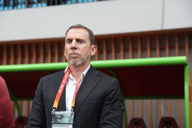 国足新帅人选初定<strong></p>
<p>王宝强</strong>，“老熟人”能走出新路子吗？