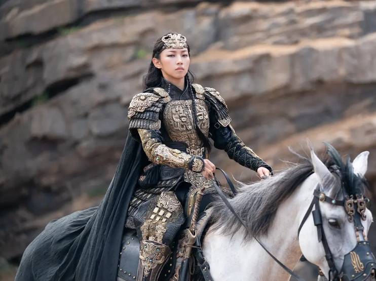 女演员自曝179分异地高考考入上海戏剧学院 央媒呼吁彻查