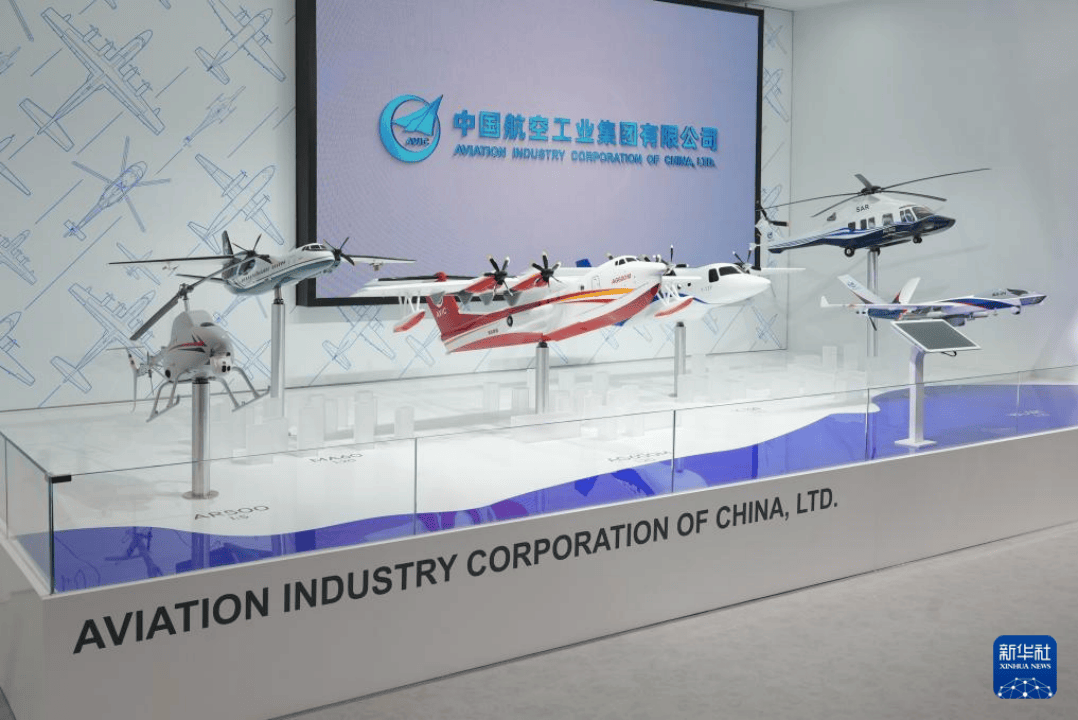 当面歼-10CE<strong></p>
<p>王宝强</strong>，对面“阵风”：巴黎航展对台戏