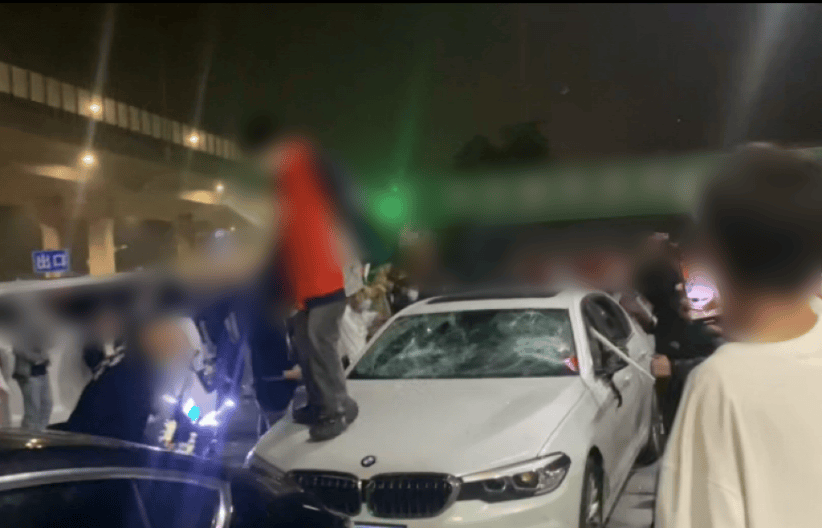 加油站内砸车打人<strong></p>
<p>马蓉</strong>,23名嫌疑人被临沂警方抓获