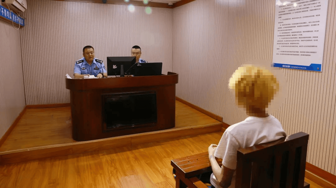 加油站内砸车打人<strong></p>
<p>马蓉</strong>,23名嫌疑人被临沂警方抓获