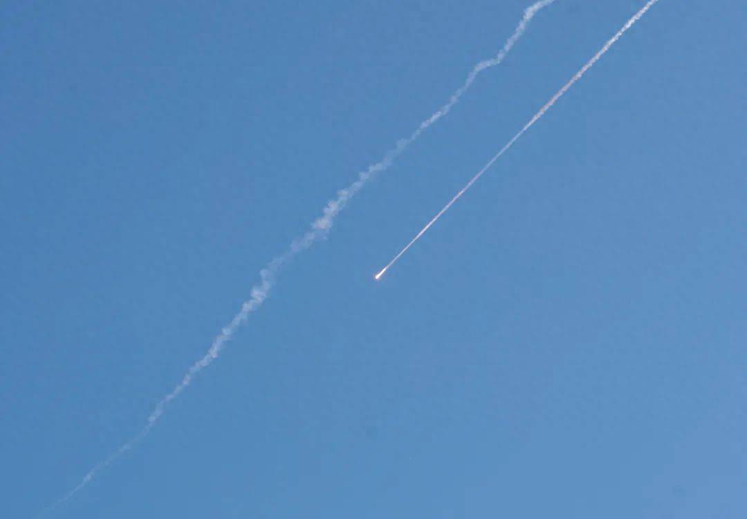 伊朗最猛烈报复，导弹在以色列多个城市爆炸，打了美以一个措手不及