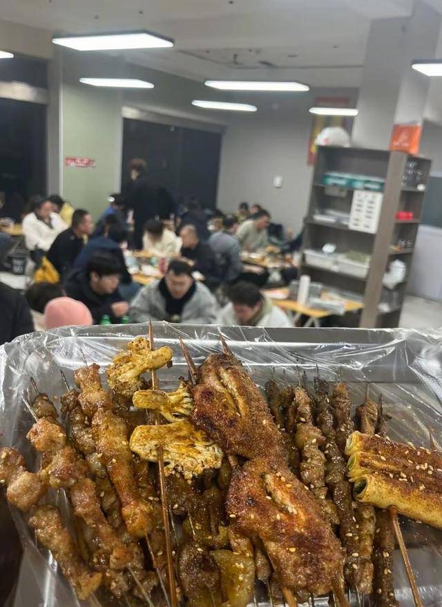 常州一烧烤店花10万赞助苏超<strong></p>
<p>马蓉</strong>，因系唯一个体赞助商爆火，附近商户：之前生意一直好