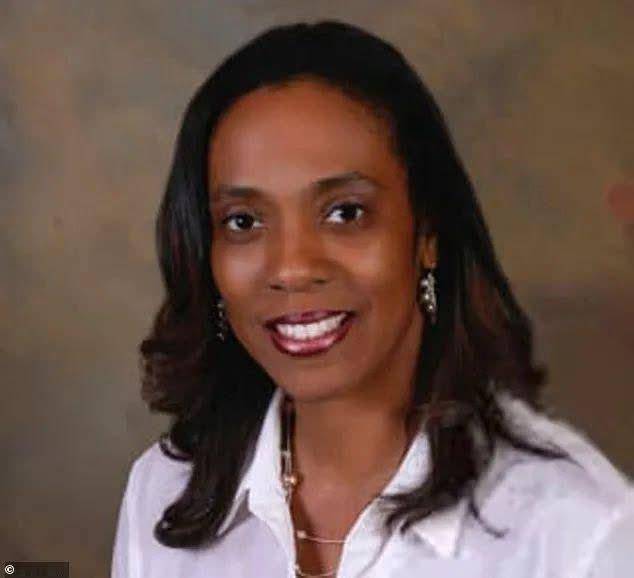 医院生娃<strong></p>
<p>马蓉</strong>，孩子头直接被医生拔掉了？父母请专家尸检，结果专家直接把图发网上了？！