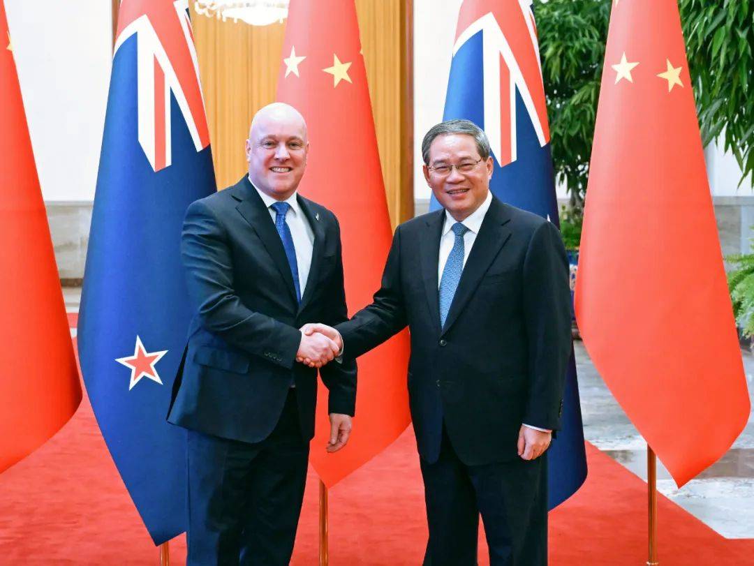 李强同新西兰总理拉克森会谈