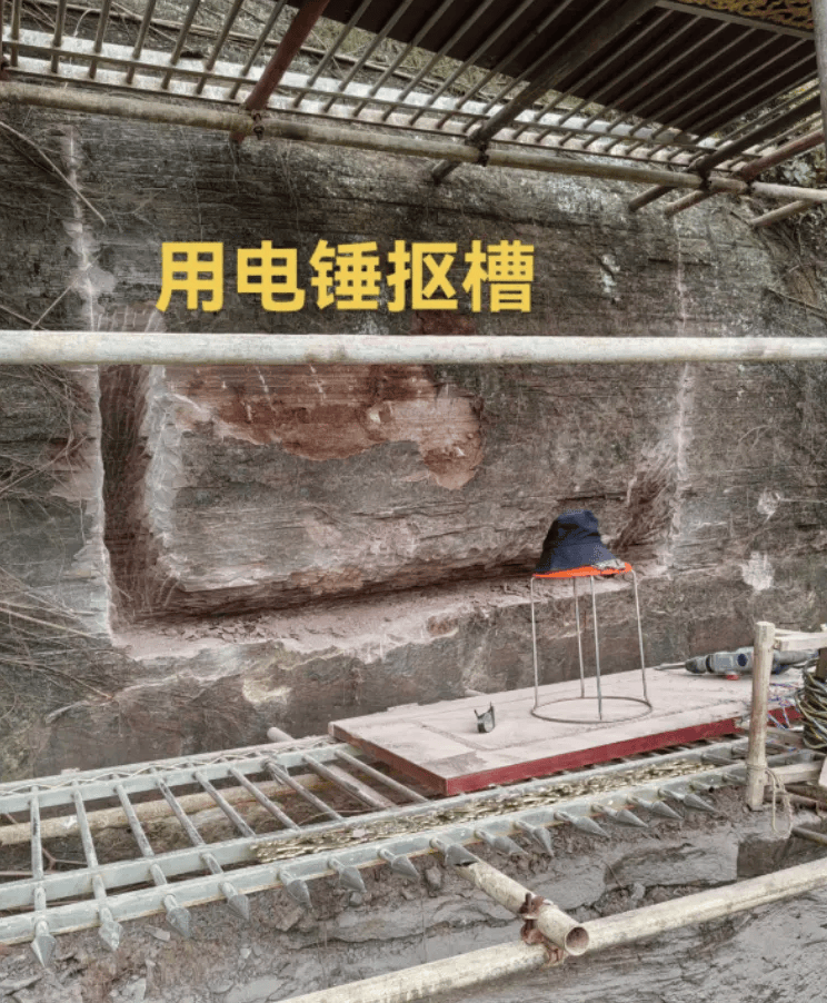 男子花2个月雕刻“奥特曼石窟”惹争议<strong></p>
<p>马蓉</strong>，当地相关部门称会去调查核实，本人回应→