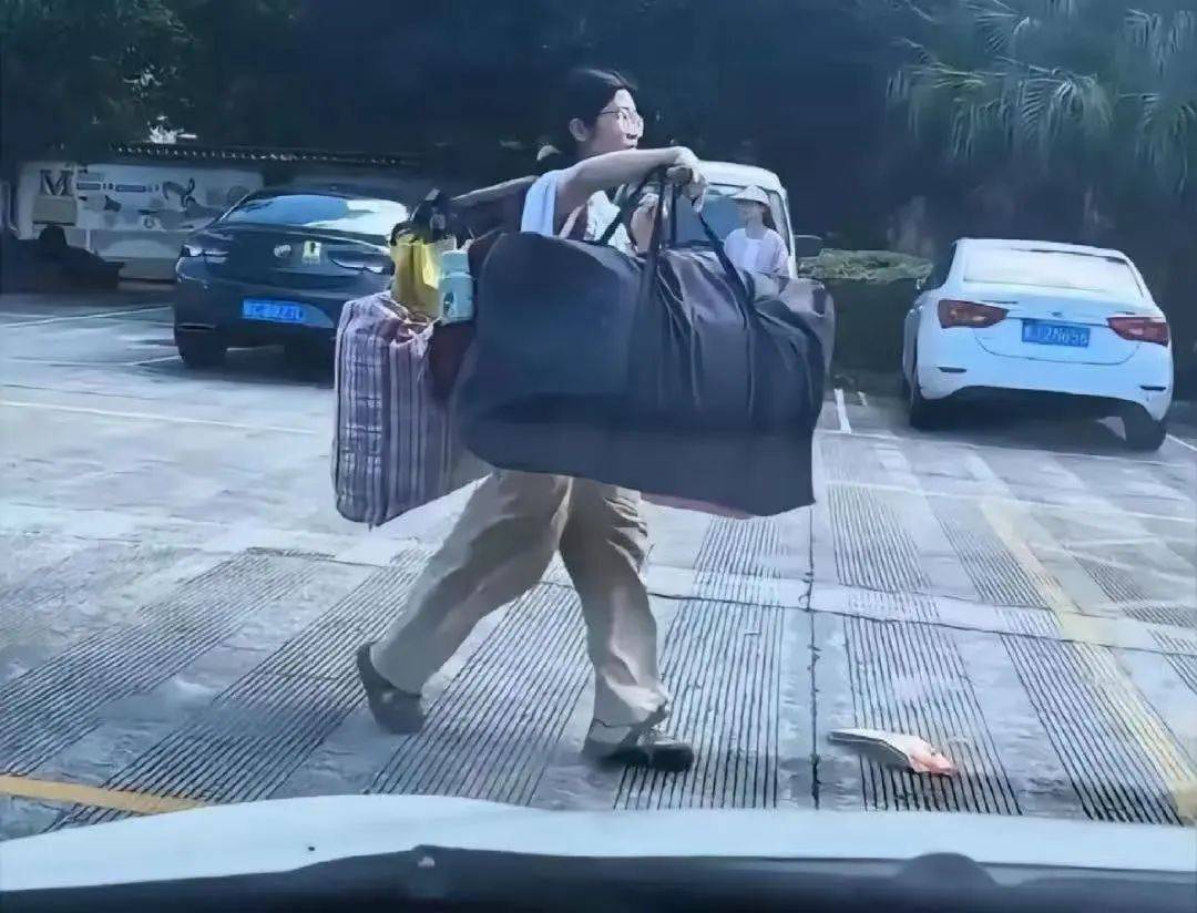 扁担女孩高考成绩出炉<strong></p>
<p>商行</strong>，班主任：班级高考成绩好于预期