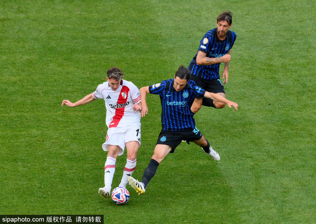 世俱杯-国米2-0九人河床 以小组头名晋级将战弗鲁米嫩塞