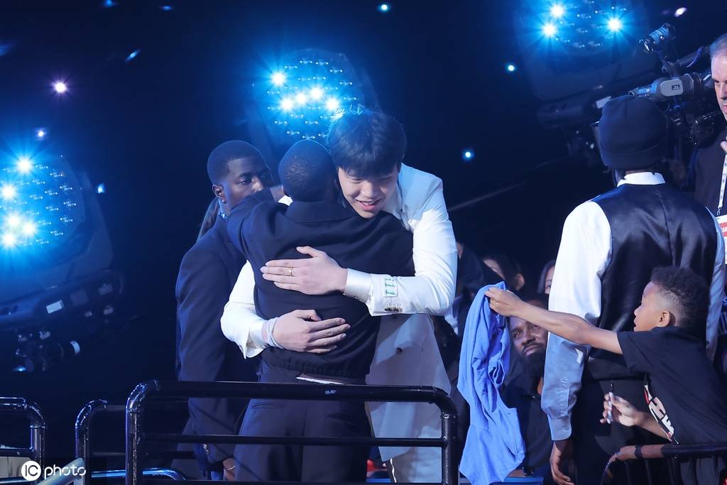 杨瀚森为何超预期被选中<strong></p>
<p>商行</strong>？开拓者内线扎堆是压力也是动力