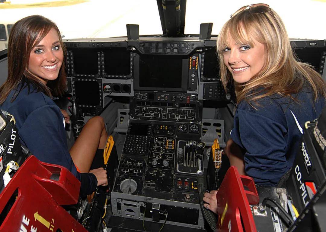 空袭伊朗的B-2座舱高清曝光<strong></p>
<p>商行</strong>，有冰箱微波炉小零食，还能平躺睡觉