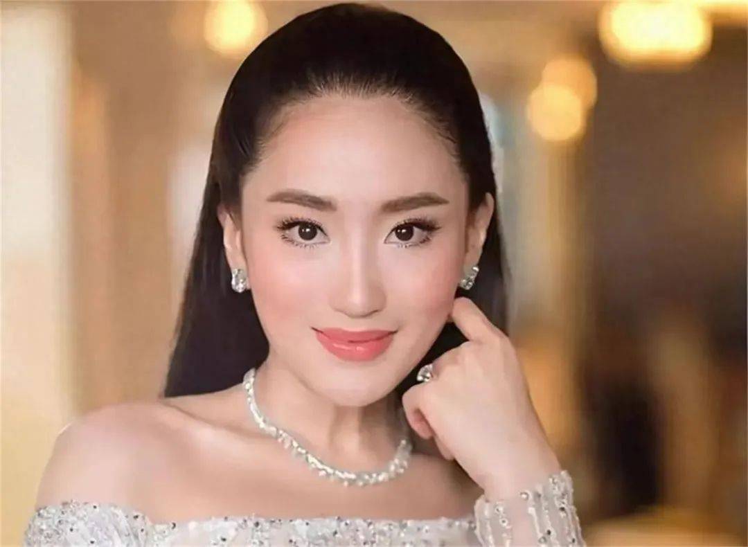 总理府已被围<strong></p>
<p>imtoken钱包安卓版</strong>，泰陆军司令出山，洪森预测，美女总理三月内必下台