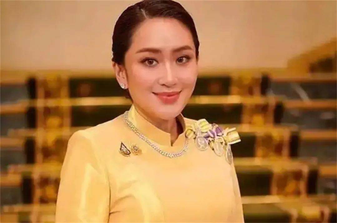 总理府已被围<strong></p>
<p>imtoken钱包安卓版</strong>，泰陆军司令出山，洪森预测，美女总理三月内必下台