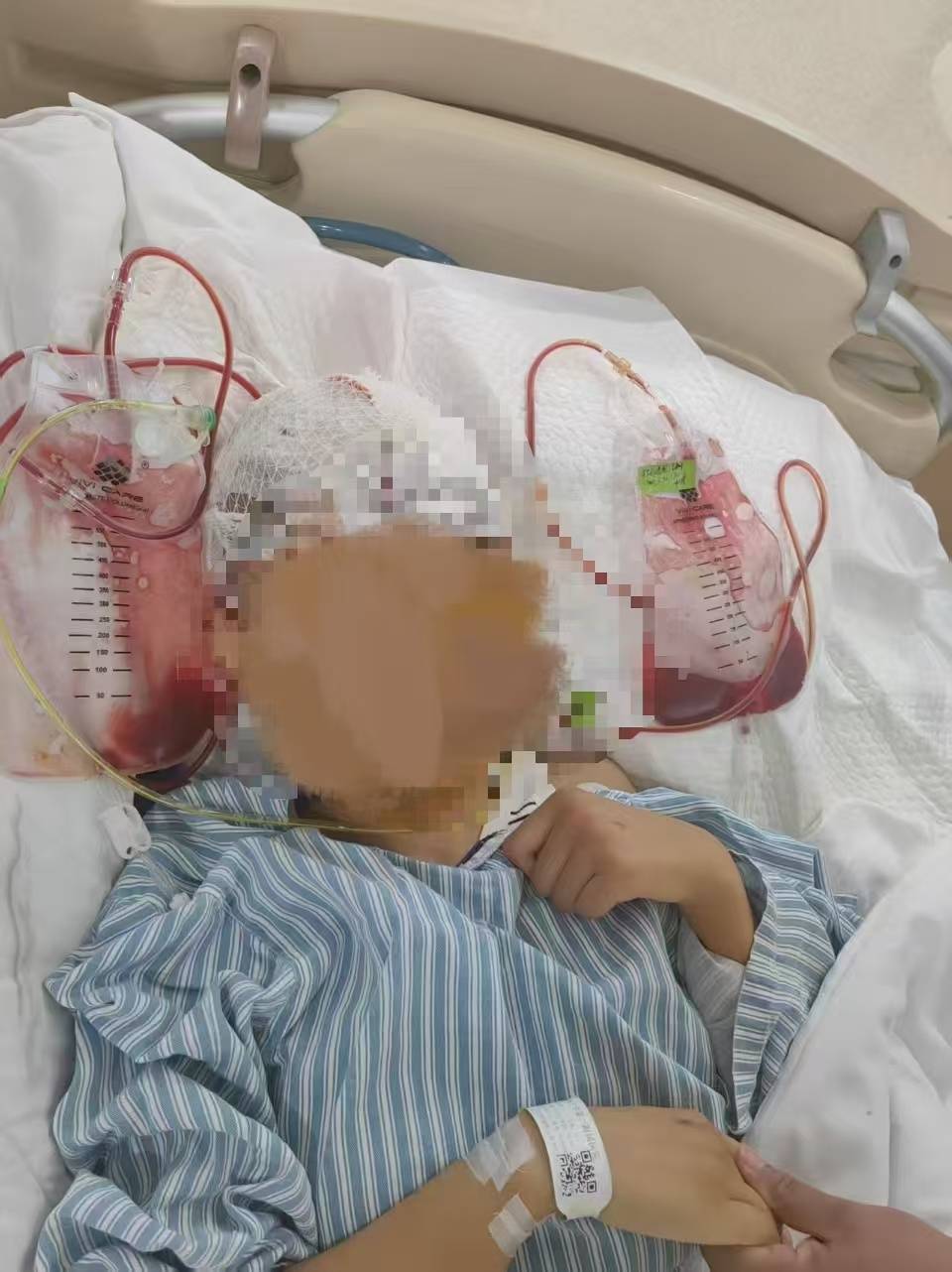 女子被车撞后昏迷4个月<strong></p>
<p>imtoken官网下载苹果</strong>，母亲：交警无法定责，让起诉，这些我不懂