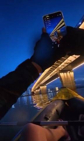 长沙男子突发奇想划船下班<strong></p>
<p>安卓怎么下载imtoken</strong>，25分钟车程划了3小时，当事人：手累腿麻，不会有下次