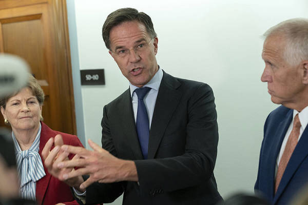 北约秘书长宣称：中国、印度和巴西等国若继续与俄罗斯做生意<strong></p>
<p>imtoken官网钱包下载</strong>，可能会受到“二级制裁”