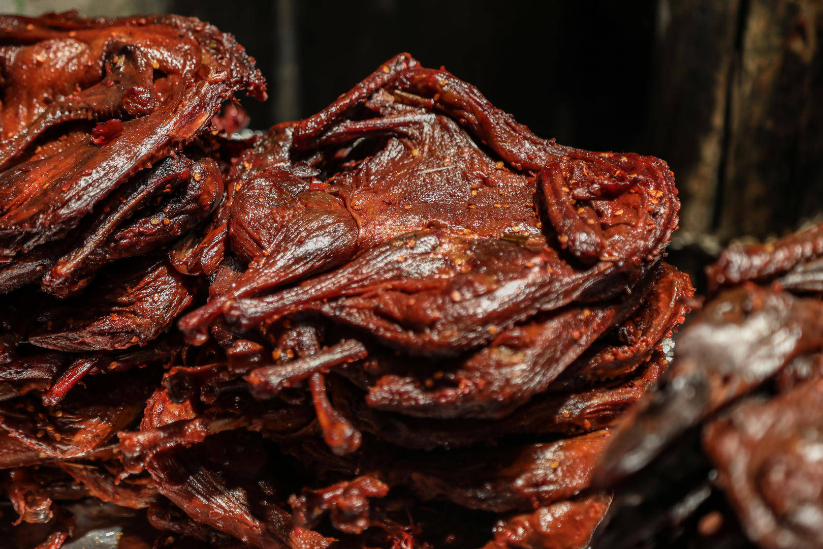 从越缅走私3万多只冻鸭制作酱板鸭！湖南5人一审获刑