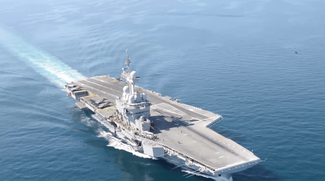 法国航母刚进入南海<strong></p>
<p>ltc价格</strong>,迎面遇上40艘中国军舰?法高官称做好开战准备,比美舰受尊重