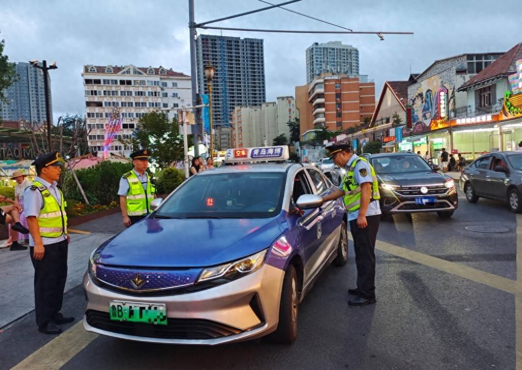 车不动计价器还在“跑”<strong></p>
<p>okb</strong>，青岛一辆出租车安装“跑得快”被查处