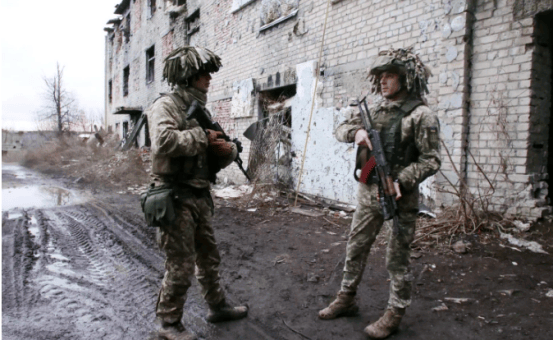 俄军40次冲锋攻入红军城！乌民众千人抗议逼宫<strong></p>
<p>okb</strong>，泽连斯基要下台？