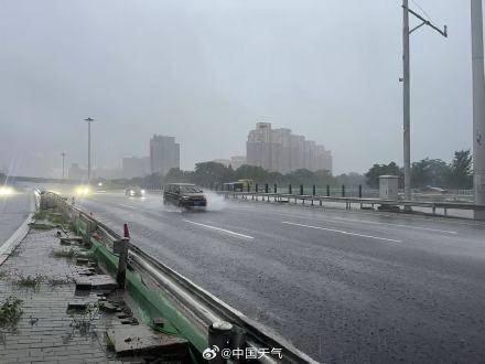 北京七区已现暴雨或大暴雨 早高峰城区及北部地区仍有明显降雨 注意出行安全<strong></p>
<p>okb分红</strong>!