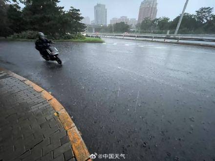 北京七区已现暴雨或大暴雨 早高峰城区及北部地区仍有明显降雨 注意出行安全<strong></p>
<p>okb分红</strong>!