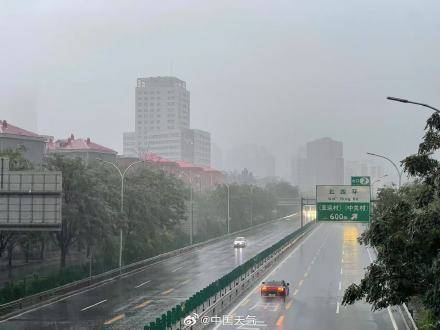 北京七区已现暴雨或大暴雨 早高峰城区及北部地区仍有明显降雨 注意出行安全<strong></p>
<p>okb分红</strong>!
