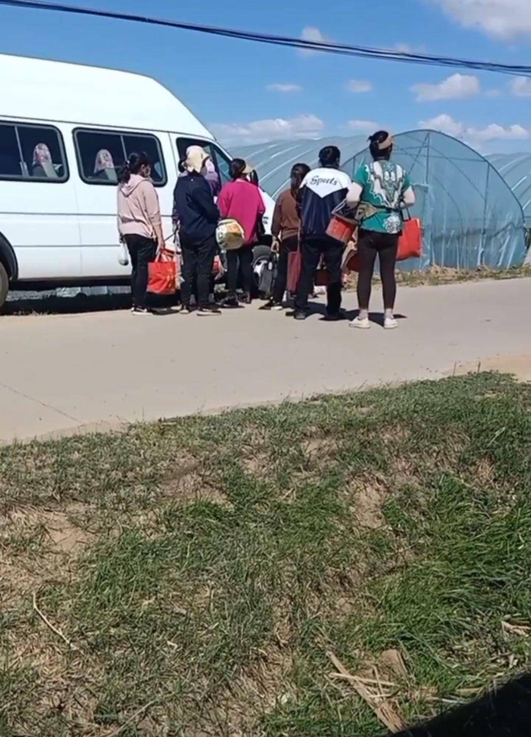 大同失联客车女司机亲属发声:她40多岁有一儿一女<strong></p>
<p>okb分红</strong>,村民凌晨四点会坐她的车去干活