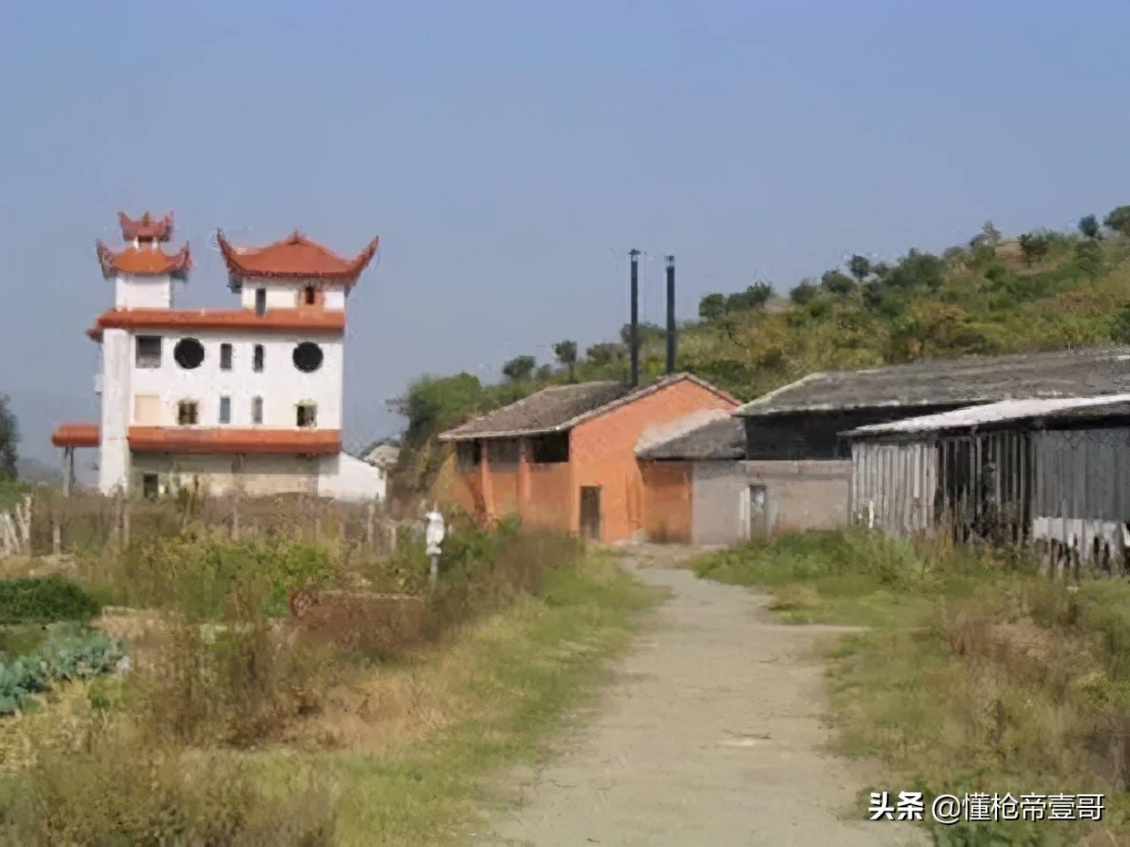 三等功法警制毒31吨<strong></p>
<p>okb价格</strong>,骑单车逃出警察包围,还去大学教课