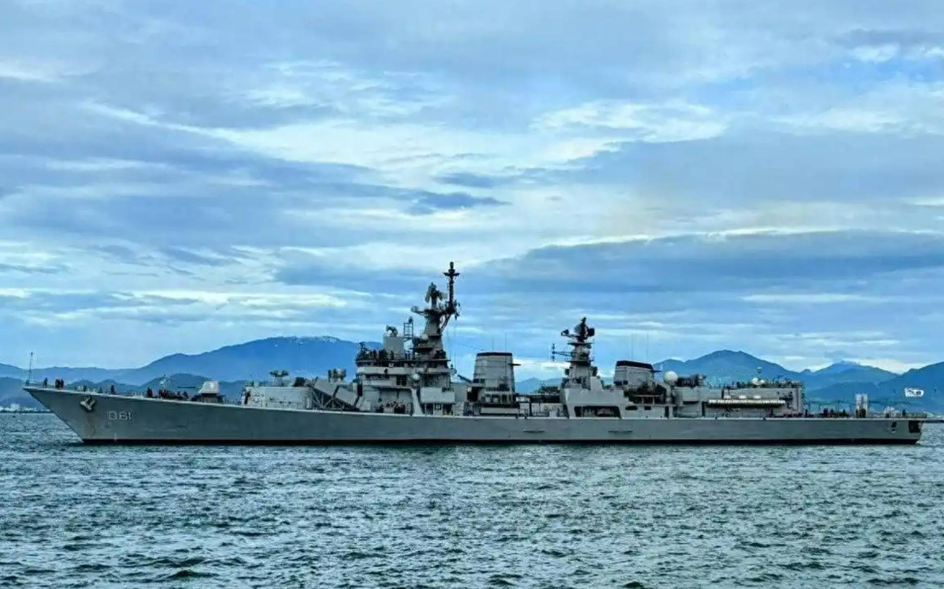 印度开始了！四艘主力舰潜入南海<strong></p>
<p>okb发行价</strong>，黄岩岛搅局，毫不掩饰对华敌意