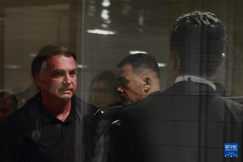 突发!巴西前总统被软禁<strong></p>
<p>okb大跌</strong>,禁止离家外出,须佩戴电子脚镣,通信设备遭没收!