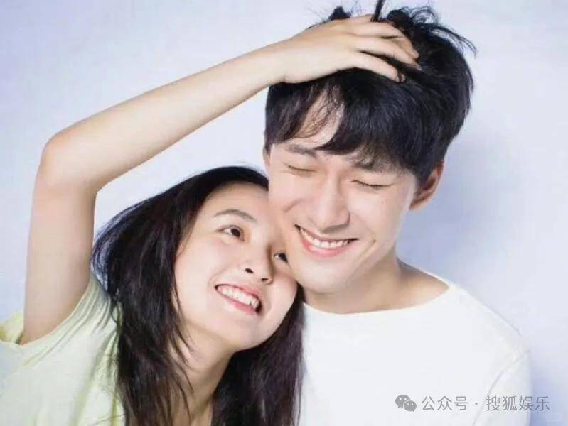 离婚三年又被拍到亲密逛超市<strong></p>
<p>okt</strong>，他俩这是纯带娃还是真复合了？