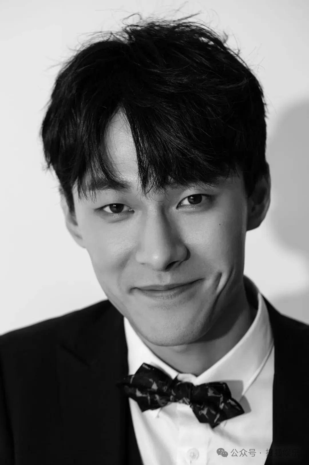 离婚三年又被拍到亲密逛超市<strong></p>
<p>okt</strong>，他俩这是纯带娃还是真复合了？