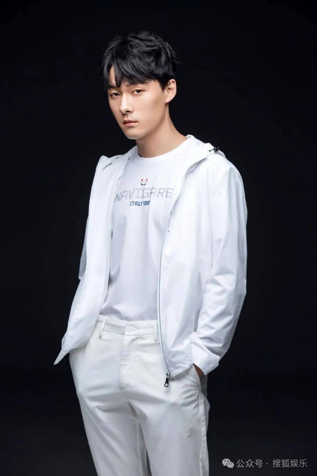 离婚三年又被拍到亲密逛超市<strong></p>
<p>okt</strong>，他俩这是纯带娃还是真复合了？