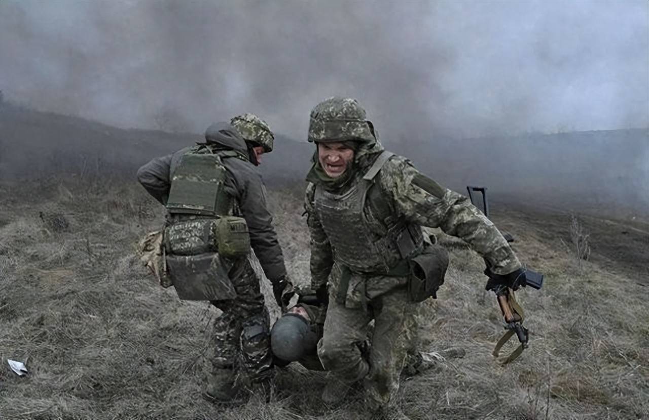 决战打响<strong></p>
<p>shib</strong>，乌克兰被爆逃兵40万，泽连斯基豪赌失败，大结局来了？