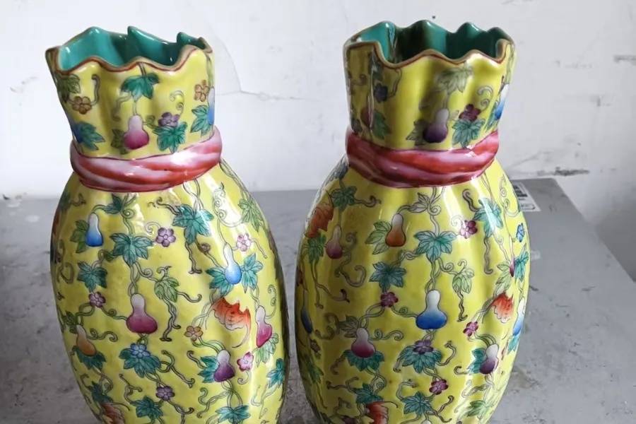 震惊！上海年轻男子和大爷结成“忘年交”<strong></p>
<p>shib</strong>，谁料对方竟在背后...200余万积蓄被掏空！