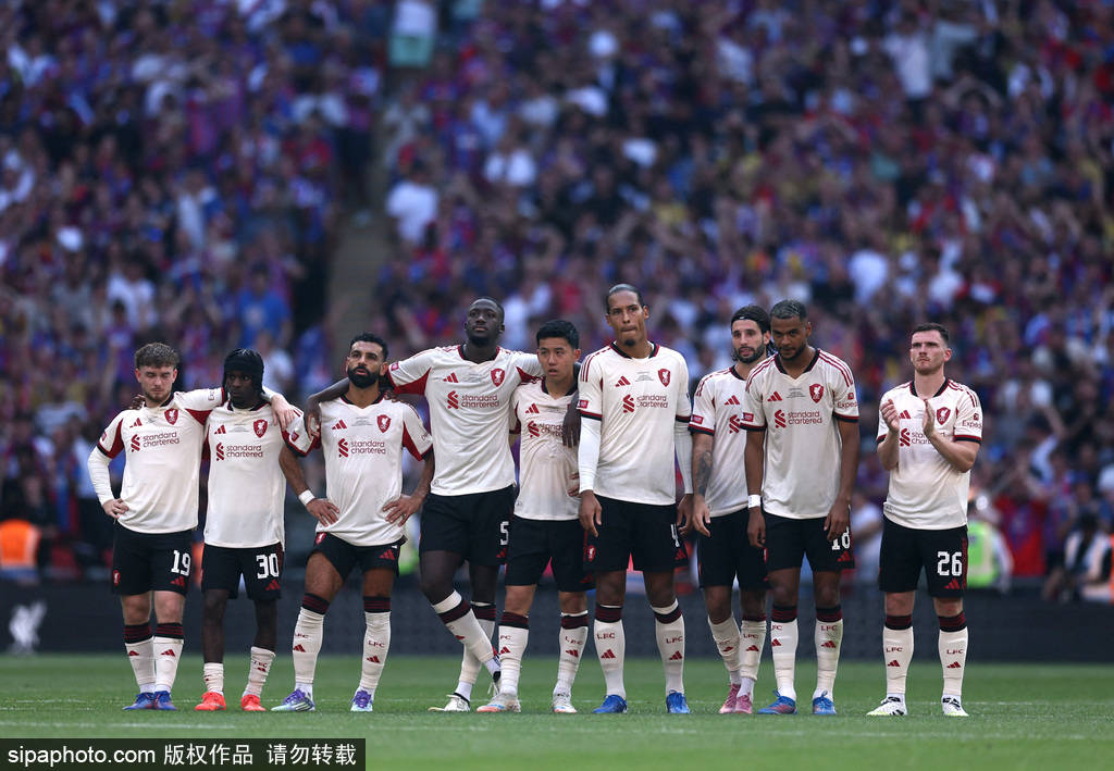 社区盾-埃基蒂克首球萨拉赫丢点 利物浦4-5水晶宫丢冠