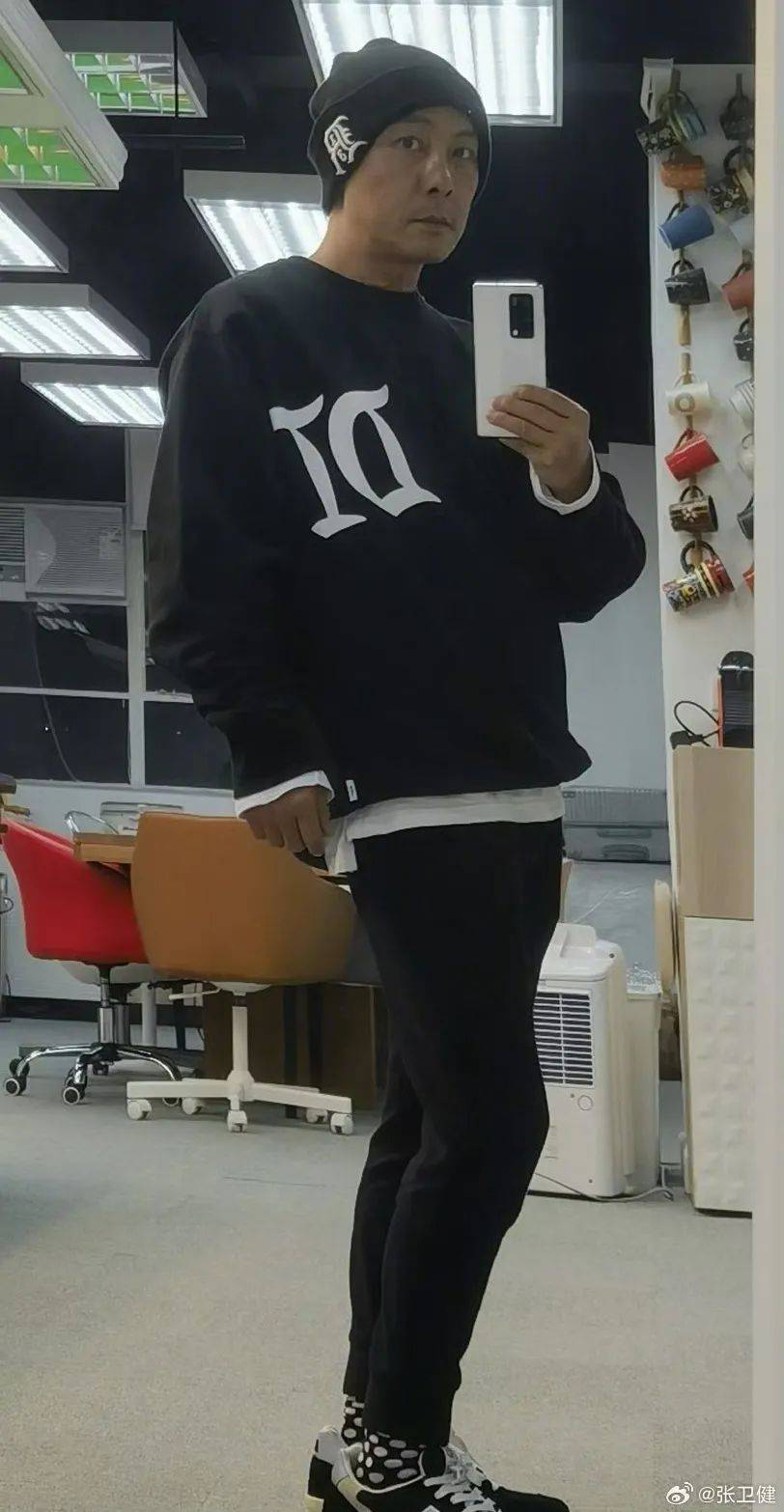 60岁张卫健在演唱会上掏出老年卡<strong></p>
<p>shib币价格今日行情</strong>，求大家别欺负老人家