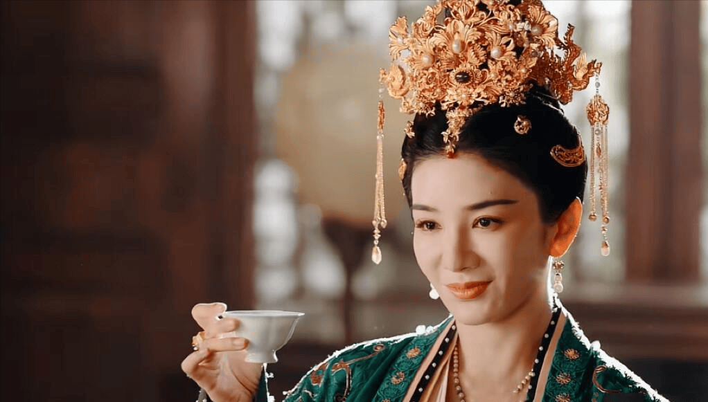 考古|黄奕为护女怒怼网友<strong></p>
<p>shib行情</strong>，曾被霍思燕点名炮轰，近年靠综艺翻红的童年女神再引争议？