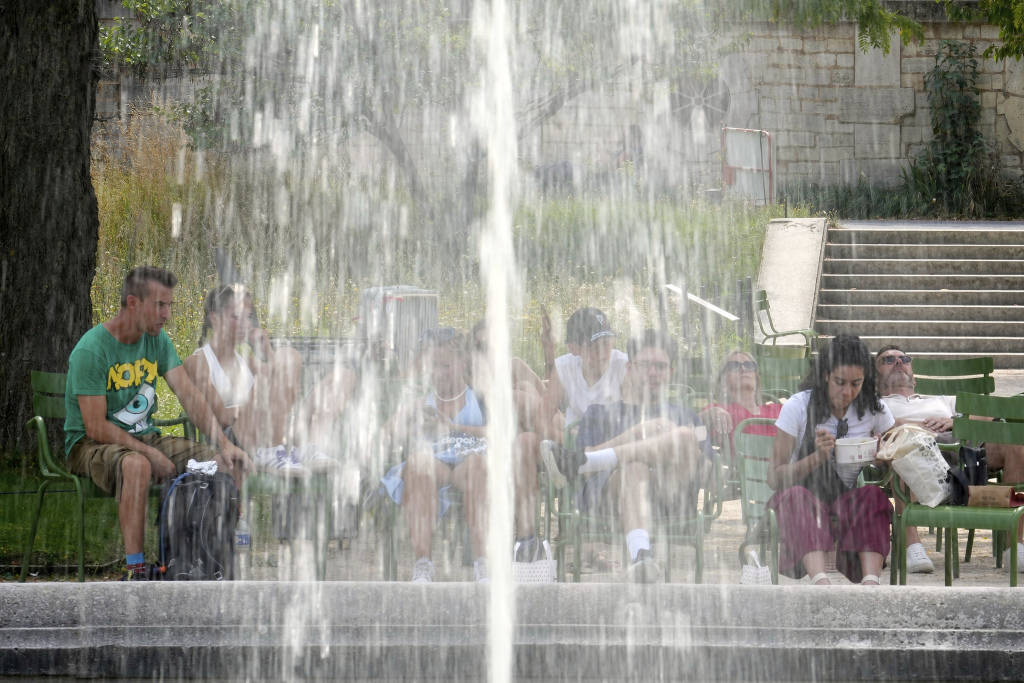 法国正经历“文化战争”：空调是极右翼的东西吗<strong></p>
<p>shib行情</strong>？