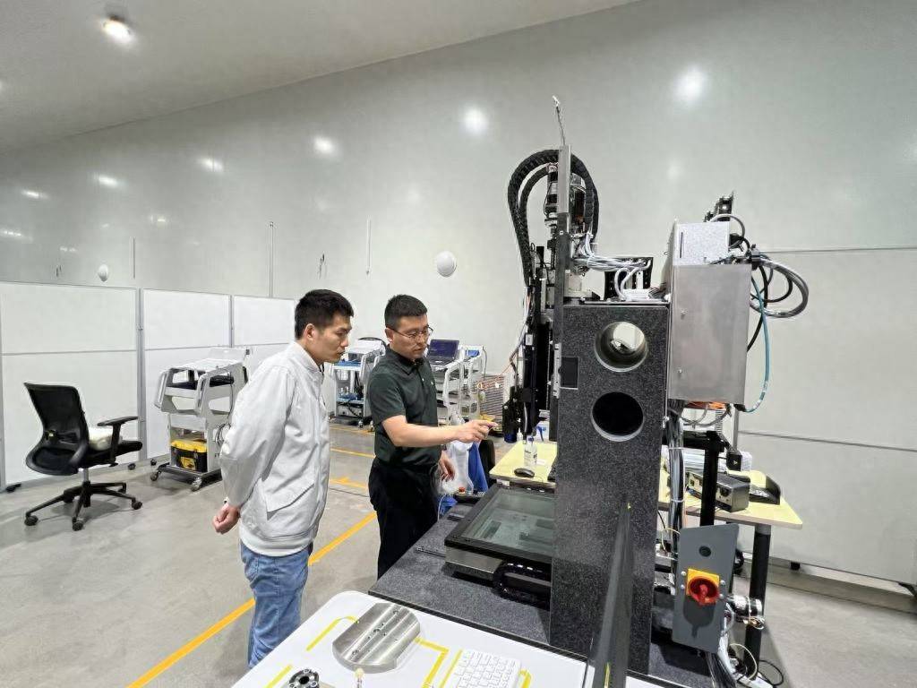 21年<strong></p>
<p>SHIB币</strong>，从0.9到0.28微米，这位“青岛大工匠”让中国制造登上世界精度最高峰