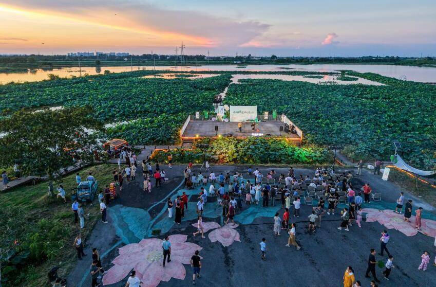 安徽庐江：乡村音乐会 艺术进景区