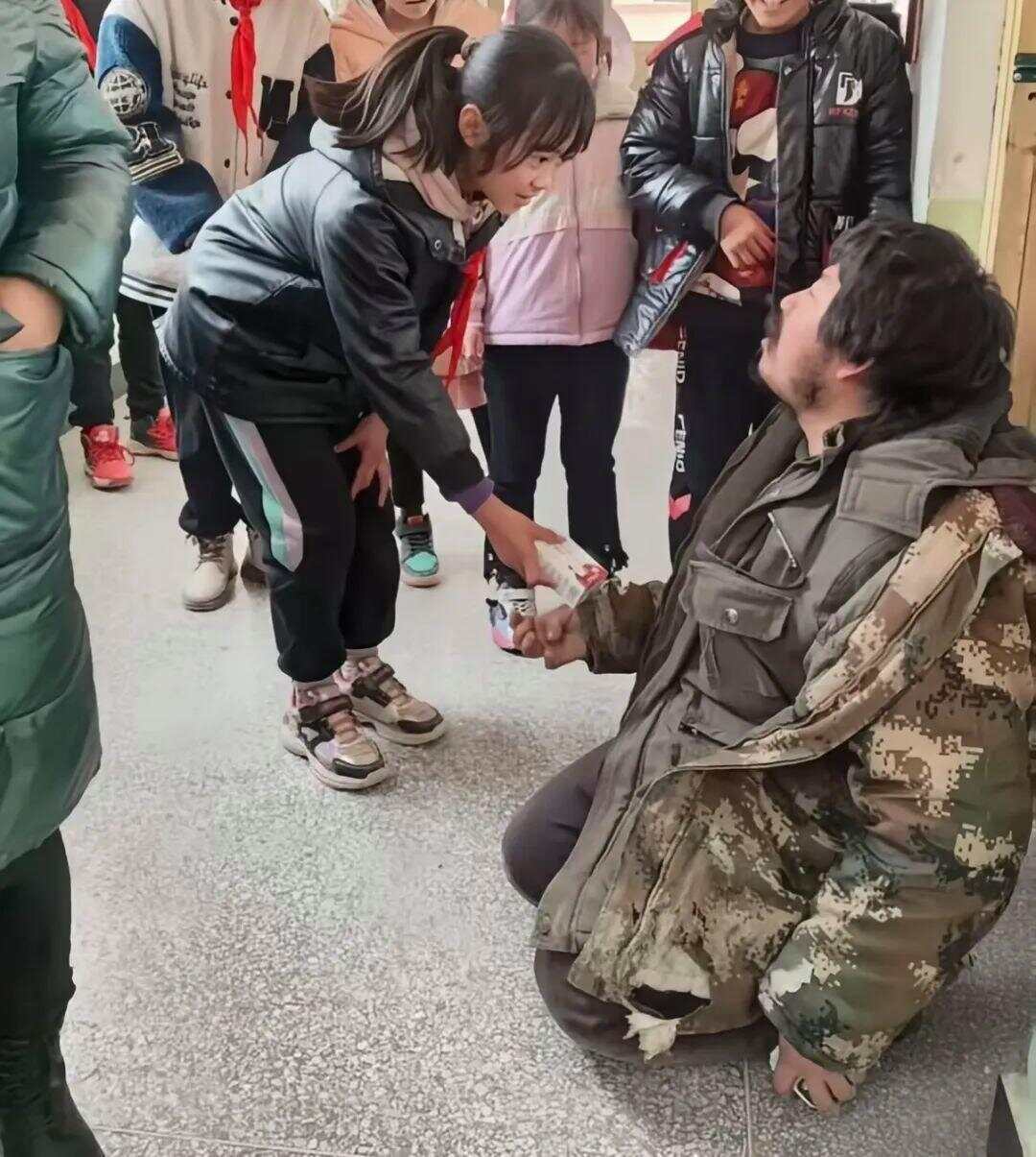 遗憾！受拾荒者资助感动全网女孩意外去世<strong></p>
<p>shib币最新消息</strong>，此前两人相见泪流满面感动全网