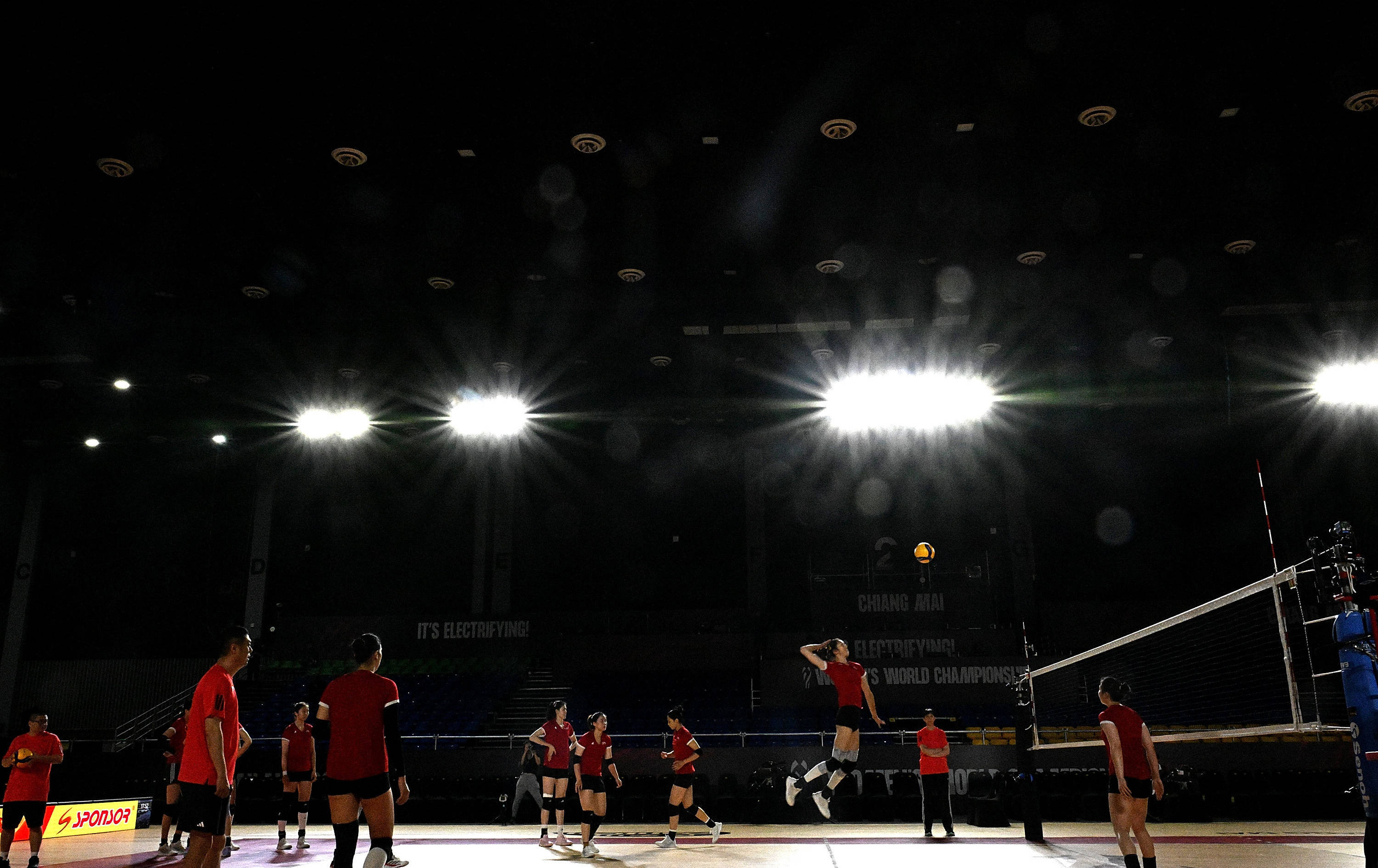 （体育）排球——女排世锦赛：中国队进行赛前训练