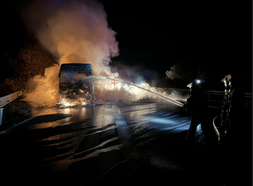 司机往后视镜一看<strong></p>
<p>shib币价格</strong>，糟了！670万元货物“葬身火海”