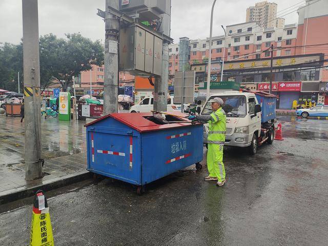 兰州市城管委：出动环卫人员7100余人次 清理落叶杂物18.8吨