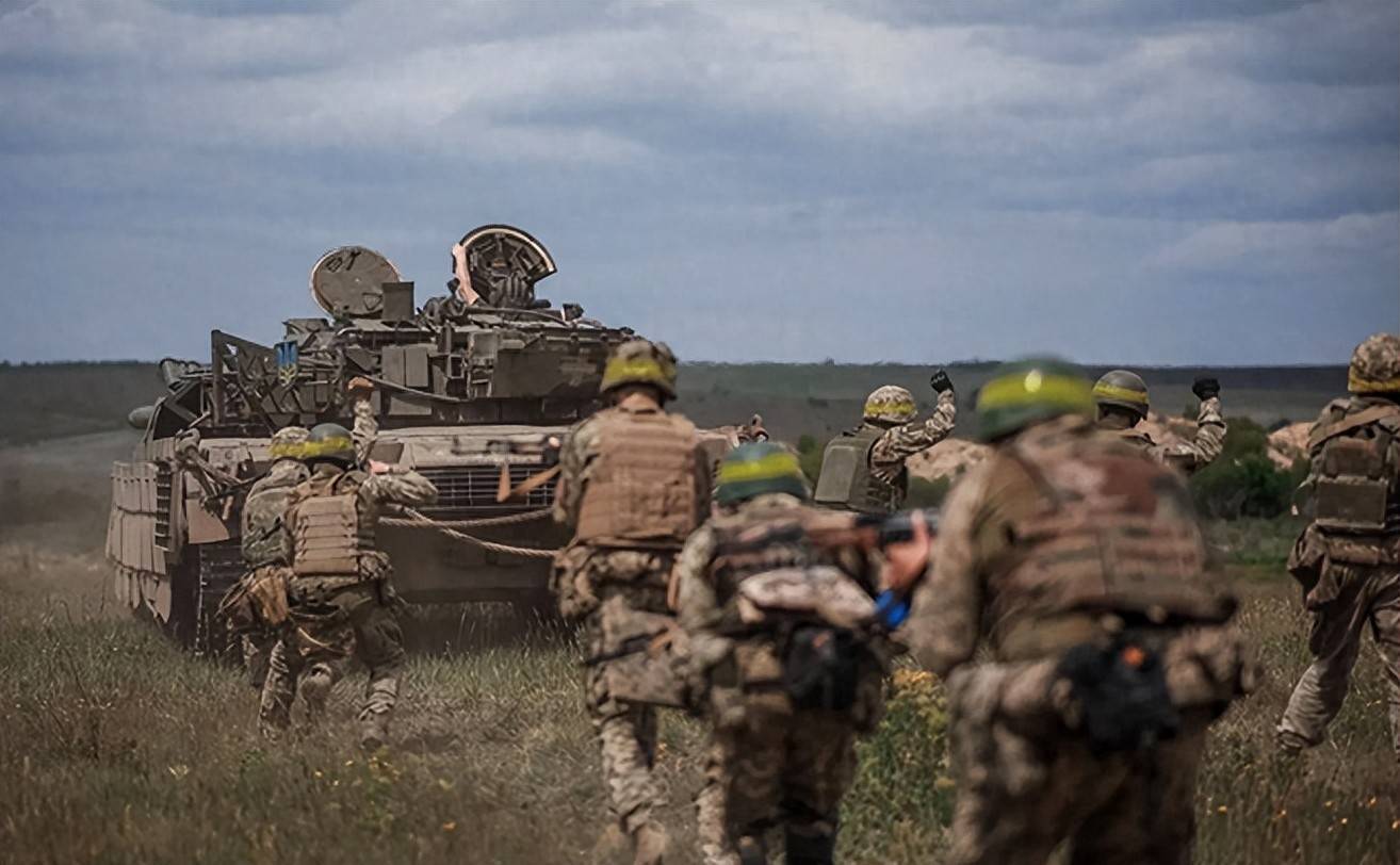 战局突变！俄军进攻乌克兰中部，昔日盟友突然倒戈，泽连斯基何去何从？