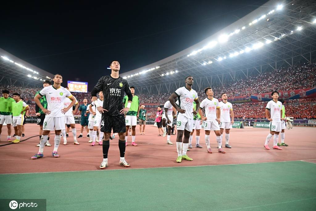 惨败+内讧！国安深夜发文致歉 张玉宁回应与本队球迷冲突