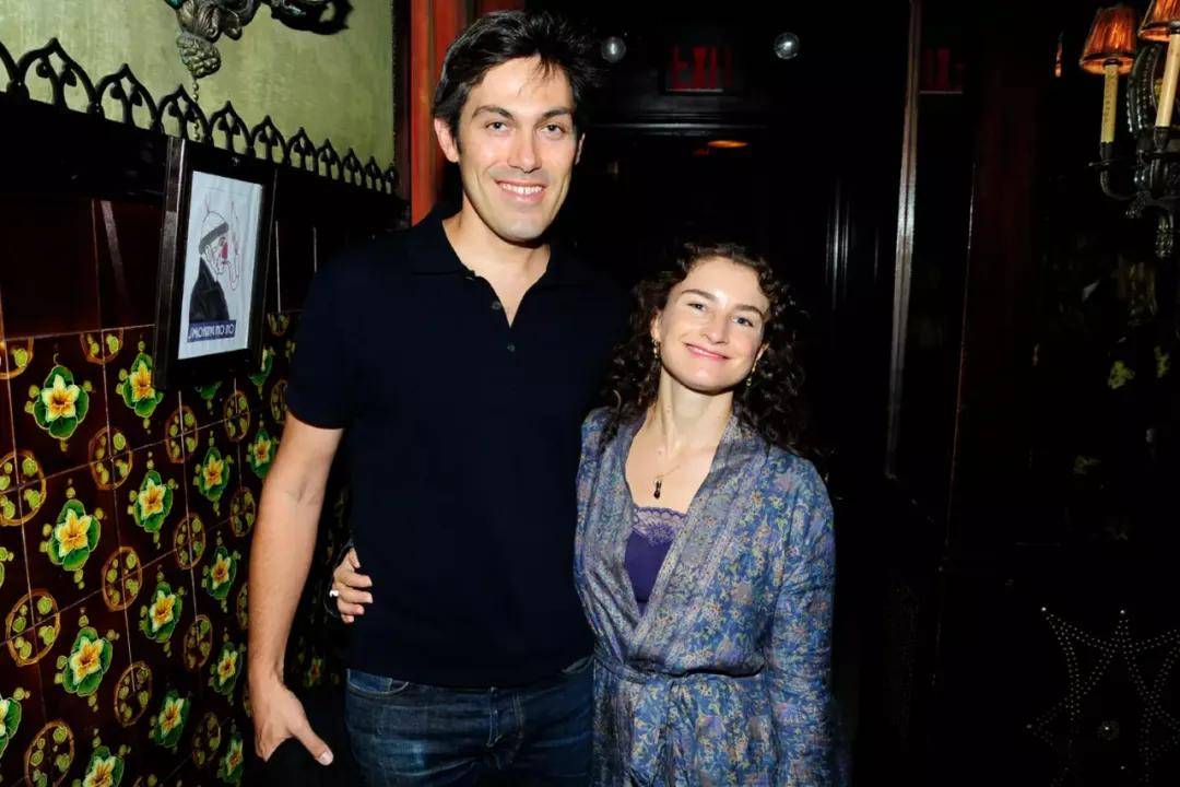 年近四十<strong></p>
<p>tp钱包下载</strong>，二孩妈妈，不骨感不时髦，却成了女魔头接班人