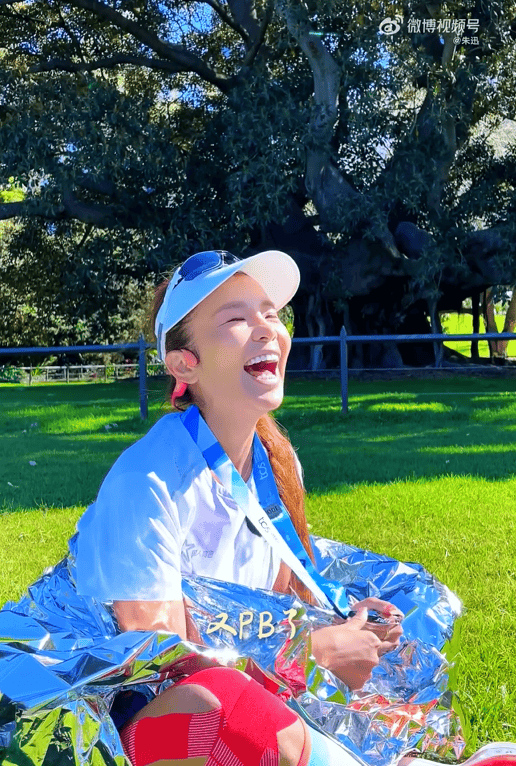 知名主持人朱迅跑完悉尼马拉松全马<strong></p>
<p>tp钱包下载</strong>，开心大笑：又创造个人最好成绩