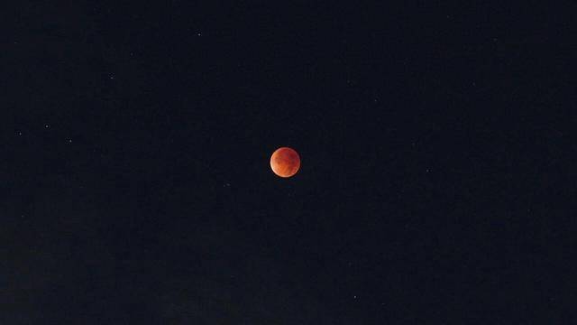 刷屏朋友圈<strong></p>
<p>tp钱包安卓版</strong>！“红月亮”高清大图来了